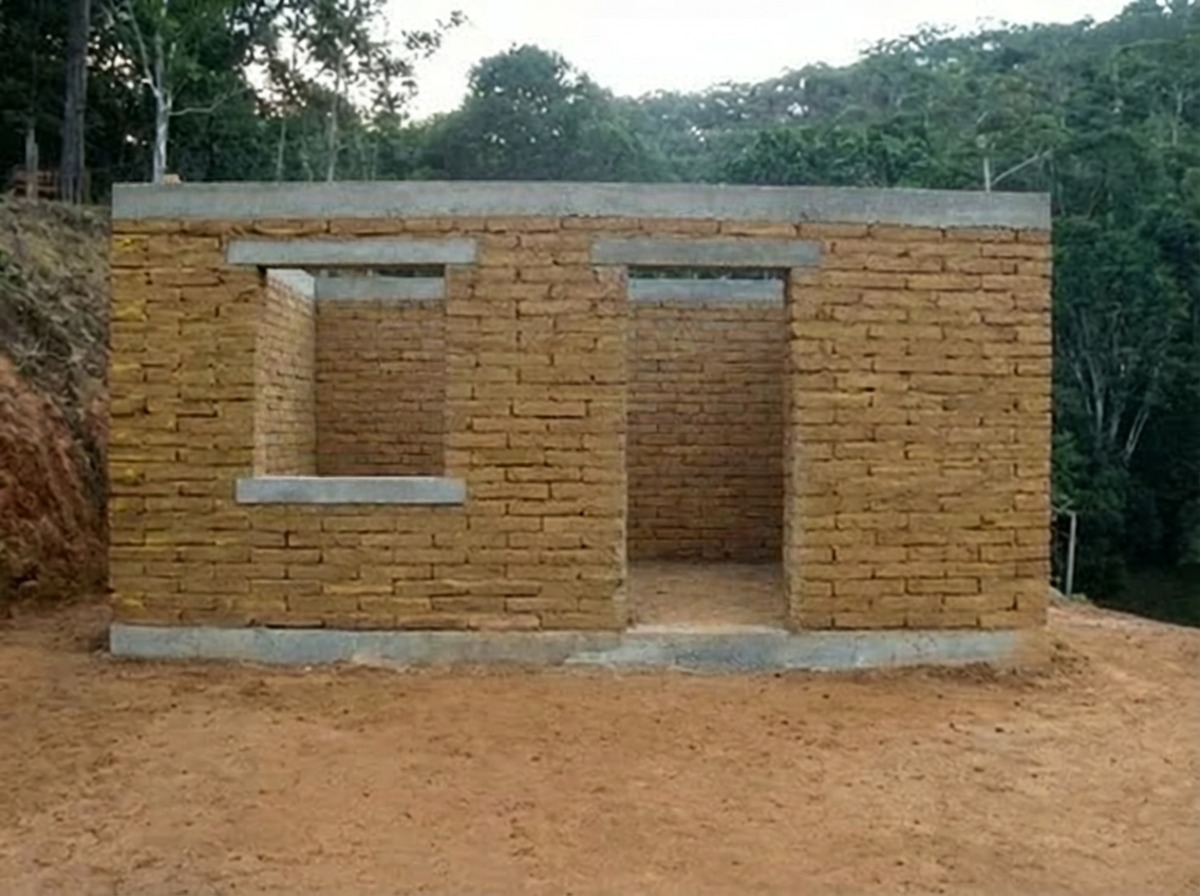 Instalação de esquadrias e vão com BrickerAdobe